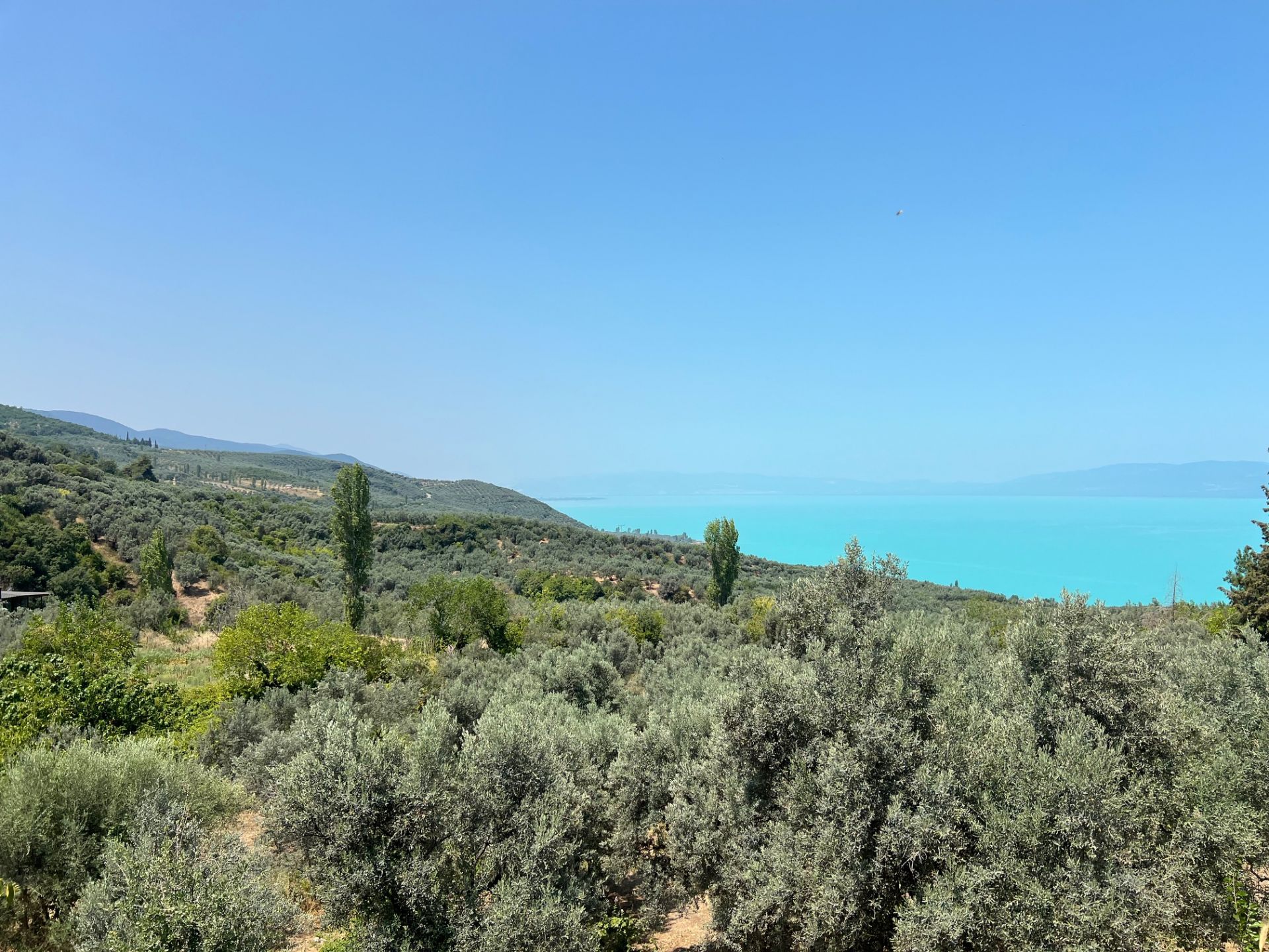 Muhteşem Göl Manzaralı Tatil Köyüne Komşu Parsel